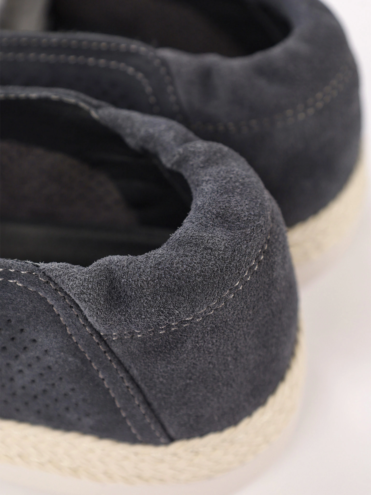 Мокасины темно-серого цвета с перфорацией на низкой подошве